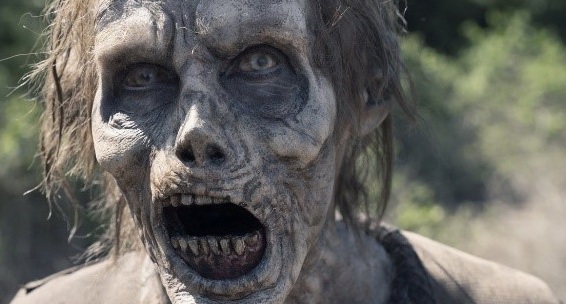 Krik, plač a adrenalín. Ako dlho sa už ľudia strašia fenoménom zombie?